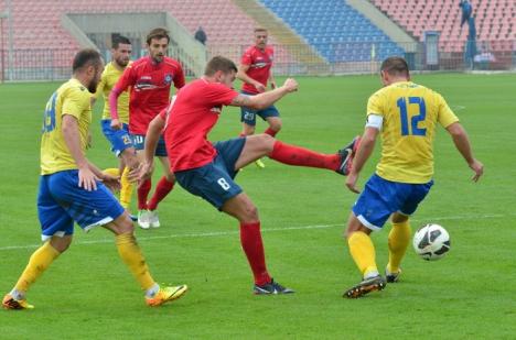 Prima victorie: FC Bihor a învins cu 1-0 FC Caransebeş şi a părăsit ultima poziţie în clasament (FOTO)