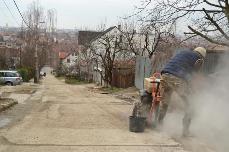 Ne enervează: Lucrările făcute de mântuială pe strada Feleacului (FOTO)