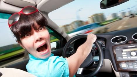 Un raport al Poliţiei Române laudă șoferițele: Femeile sunt mai atente la volan decât bărbaţii