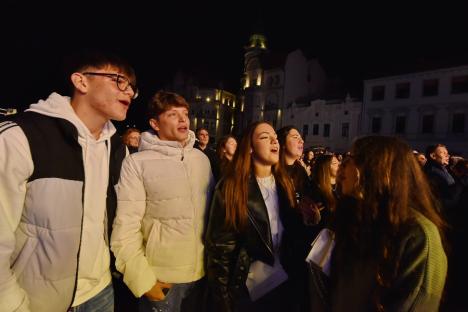 Personaje fantastice au plutit pe Crișul Repede! O mulțime de orădeni s-au adunat să vadă show-ul inedit de la FestiFall (FOTO/VIDEO)