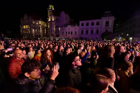 Personaje fantastice au plutit pe Crișul Repede! O mulțime de orădeni s-au adunat să vadă show-ul inedit de la FestiFall (FOTO/VIDEO)