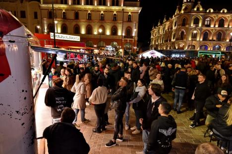 Personaje fantastice au plutit pe Crișul Repede! O mulțime de orădeni s-au adunat să vadă show-ul inedit de la FestiFall (FOTO/VIDEO)