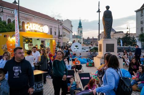 „Bună seara, iubite! Te aștept la Oradea...”. Festivalul orașului a debutat cu un show Loredana și un spectacol uluitor de balet la înălțime (FOTO/VIDEO)