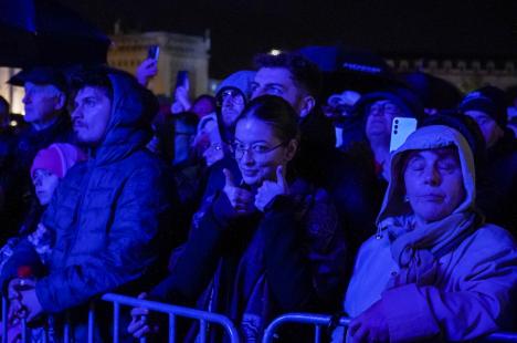 „Un concert sublim”: Pianistul Richard Clayderman a umplut Piaţa Unirii, la Oradea FestiFall, chiar şi pe ploaie (FOTO/VIDEO)