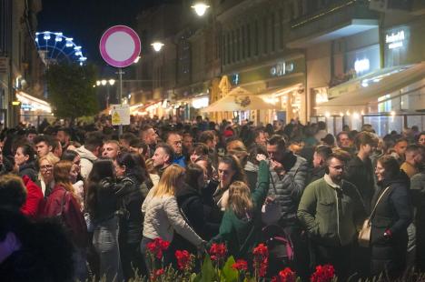 ”Oradea, orașul oamenilor”. Un spectacol cu drone a luminat cerul, în a doua seară de FestiFall (FOTO/VIDEO)