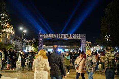 ”Oradea, orașul oamenilor”. Un spectacol cu drone a luminat cerul, în a doua seară de FestiFall (FOTO/VIDEO)