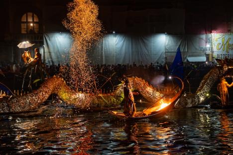 ”Oradea, orașul oamenilor”. Un spectacol cu drone a luminat cerul, în a doua seară de FestiFall (FOTO/VIDEO)