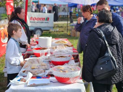 La plăcinte, înainte! Bihorenii au degustat bucate tradiționale la Festivalul Plăcintelor de la Briheni (FOTO)