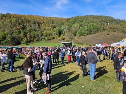 La plăcinte, înainte! Bihorenii au degustat bucate tradiționale la Festivalul Plăcintelor de la Briheni (FOTO)