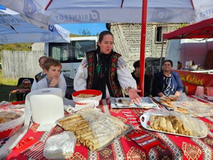 La plăcinte, înainte! Bihorenii au degustat bucate tradiționale la Festivalul Plăcintelor de la Briheni (FOTO)