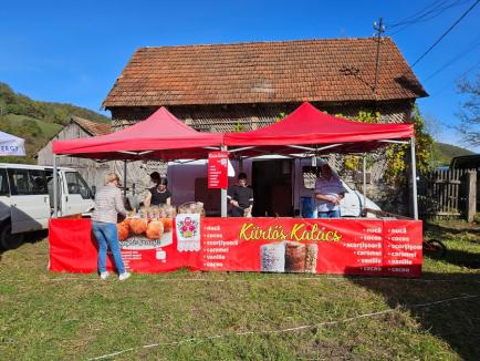 La plăcinte, înainte! Bihorenii au degustat bucate tradiționale la Festivalul Plăcintelor de la Briheni (FOTO)