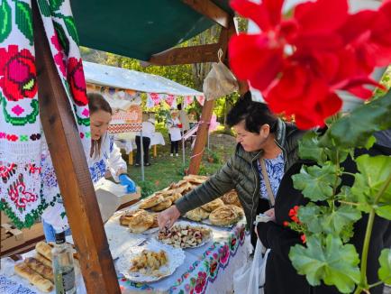 La plăcinte, înainte! Bihorenii au degustat bucate tradiționale la Festivalul Plăcintelor de la Briheni (FOTO)