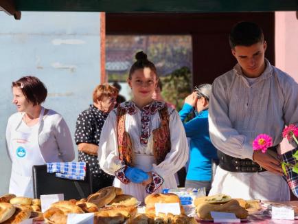 La plăcinte, înainte! Bihorenii au degustat bucate tradiționale la Festivalul Plăcintelor de la Briheni (FOTO)