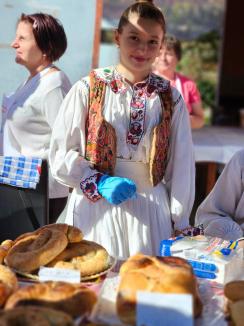 La plăcinte, înainte! Bihorenii au degustat bucate tradiționale la Festivalul Plăcintelor de la Briheni (FOTO)