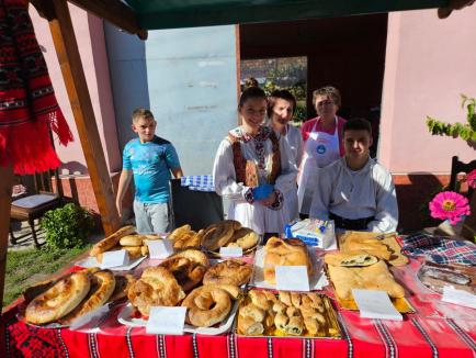 La plăcinte, înainte! Bihorenii au degustat bucate tradiționale la Festivalul Plăcintelor de la Briheni (FOTO)