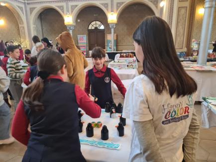 „Caravana cu jocuri” în Oradea: Festival gratuit pentru copii, adolescenți și părinți la Sinagoga Sion (FOTO)
