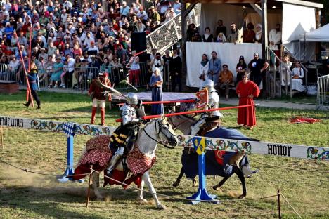 FOTO: Festivalul Medieval a umplut Cetatea Oradea: concert Subcarpați, întreceri între cavaleri și demonstrații cu foc, printre atracții