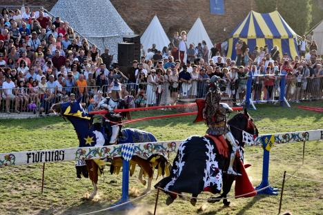 FOTO: Festivalul Medieval a umplut Cetatea Oradea: concert Subcarpați, întreceri între cavaleri și demonstrații cu foc, printre atracții