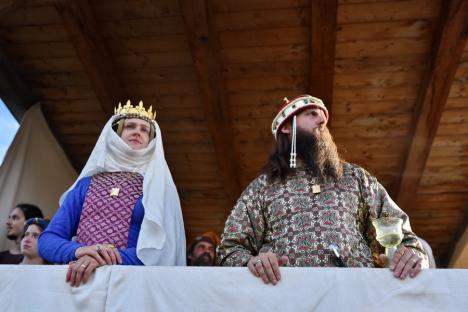 FOTO: Festivalul Medieval a umplut Cetatea Oradea: concert Subcarpați, întreceri între cavaleri și demonstrații cu foc, printre atracții