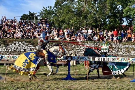 FOTO: Festivalul Medieval a umplut Cetatea Oradea: concert Subcarpați, întreceri între cavaleri și demonstrații cu foc, printre atracții