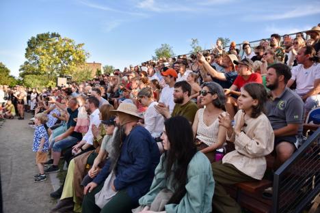 FOTO: Festivalul Medieval a umplut Cetatea Oradea: concert Subcarpați, întreceri între cavaleri și demonstrații cu foc, printre atracții