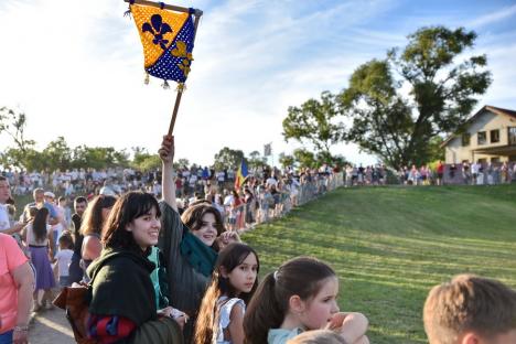 FOTO: Festivalul Medieval a umplut Cetatea Oradea: concert Subcarpați, întreceri între cavaleri și demonstrații cu foc, printre atracții