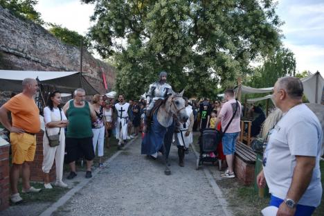 FOTO: Festivalul Medieval a umplut Cetatea Oradea: concert Subcarpați, întreceri între cavaleri și demonstrații cu foc, printre atracții