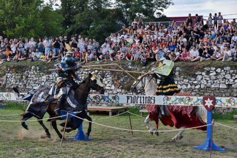 FOTO: Festivalul Medieval a umplut Cetatea Oradea: concert Subcarpați, întreceri între cavaleri și demonstrații cu foc, printre atracții