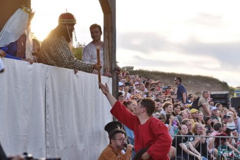 FOTO: Festivalul Medieval a umplut Cetatea Oradea: concert Subcarpați, întreceri între cavaleri și demonstrații cu foc, printre atracții