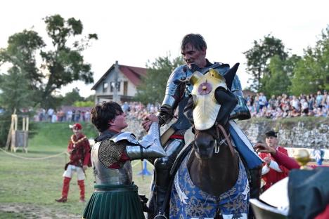 FOTO: Festivalul Medieval a umplut Cetatea Oradea: concert Subcarpați, întreceri între cavaleri și demonstrații cu foc, printre atracții