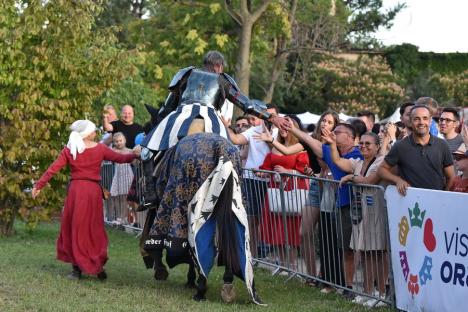 FOTO: Festivalul Medieval a umplut Cetatea Oradea: concert Subcarpați, întreceri între cavaleri și demonstrații cu foc, printre atracții