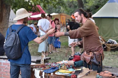 FOTO: Festivalul Medieval a umplut Cetatea Oradea: concert Subcarpați, întreceri între cavaleri și demonstrații cu foc, printre atracții