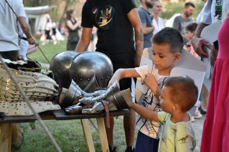 FOTO: Festivalul Medieval a umplut Cetatea Oradea: concert Subcarpați, întreceri între cavaleri și demonstrații cu foc, printre atracții