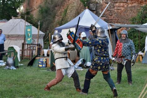 FOTO: Festivalul Medieval a umplut Cetatea Oradea: concert Subcarpați, întreceri între cavaleri și demonstrații cu foc, printre atracții