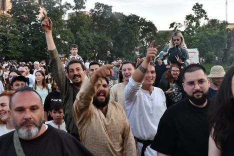 FOTO: Festivalul Medieval a umplut Cetatea Oradea: concert Subcarpați, întreceri între cavaleri și demonstrații cu foc, printre atracții