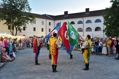 FOTO: Festivalul Medieval a umplut Cetatea Oradea: concert Subcarpați, întreceri între cavaleri și demonstrații cu foc, printre atracții