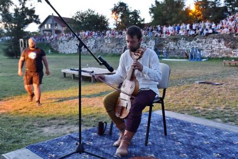 FOTO: Festivalul Medieval a umplut Cetatea Oradea: concert Subcarpați, întreceri între cavaleri și demonstrații cu foc, printre atracții