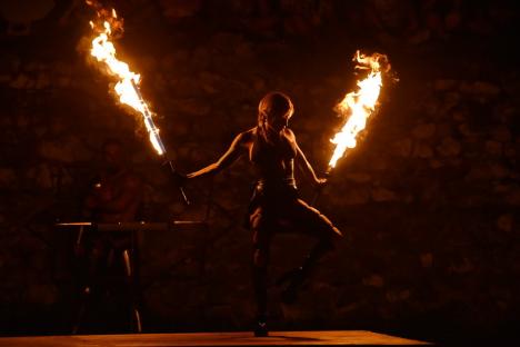 FOTO: Festivalul Medieval a umplut Cetatea Oradea: concert Subcarpați, întreceri între cavaleri și demonstrații cu foc, printre atracții