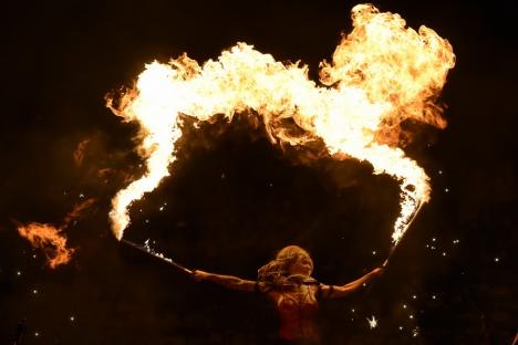 FOTO: Festivalul Medieval a umplut Cetatea Oradea: concert Subcarpați, întreceri între cavaleri și demonstrații cu foc, printre atracții