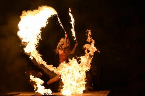 FOTO: Festivalul Medieval a umplut Cetatea Oradea: concert Subcarpați, întreceri între cavaleri și demonstrații cu foc, printre atracții