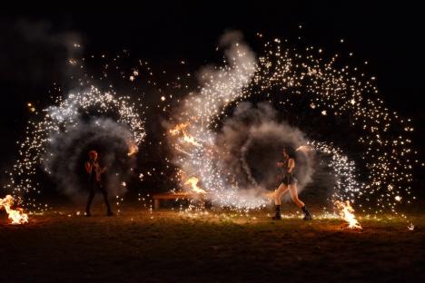 FOTO: Festivalul Medieval a umplut Cetatea Oradea: concert Subcarpați, întreceri între cavaleri și demonstrații cu foc, printre atracții