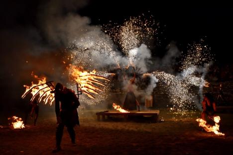 FOTO: Festivalul Medieval a umplut Cetatea Oradea: concert Subcarpați, întreceri între cavaleri și demonstrații cu foc, printre atracții