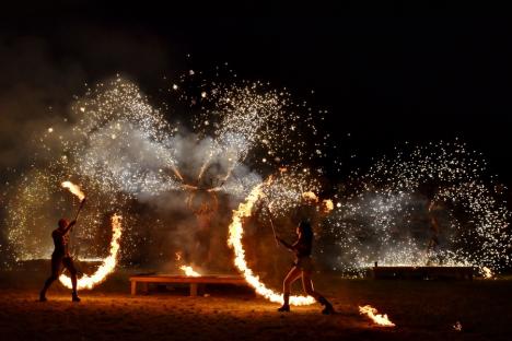 FOTO: Festivalul Medieval a umplut Cetatea Oradea: concert Subcarpați, întreceri între cavaleri și demonstrații cu foc, printre atracții