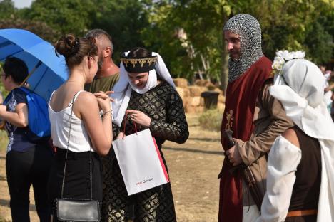 A învins iubirea! Războiul din Cetatea Oradea s-a terminat cu o cerere în căsătorie (FOTO/VIDEO)