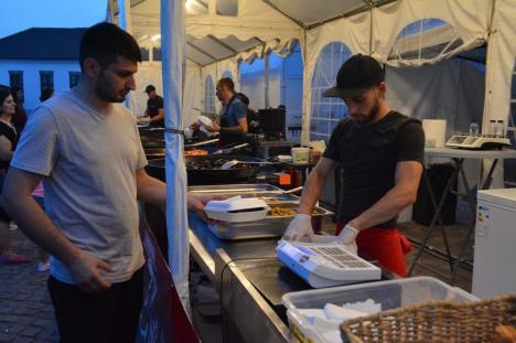 Festival mediteranean, la Cetate: Delicii turcești, gogoși grecești, raci, homari și creveți (FOTO)