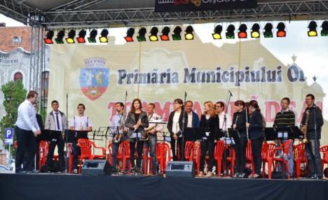 Oradea, "colorată" cu un festival de muzică de promenadă, clasică, de dans şi jazz