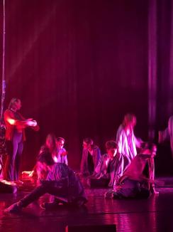 Elevi din Oradea, pe scenă la Torino: Au reprezentat România la un festival de teatru dedicat tinerilor (FOTO/VIDEO)