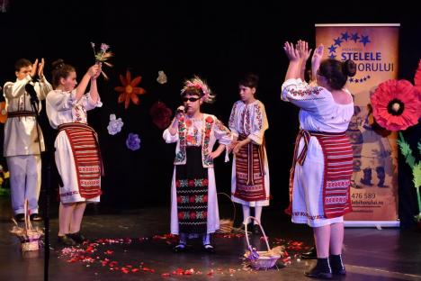 Festivalul „Flori de mai' la Oradea: Sute de copii cu nevoi speciale au strălucit pe scena sălii Arcadia (FOTO)