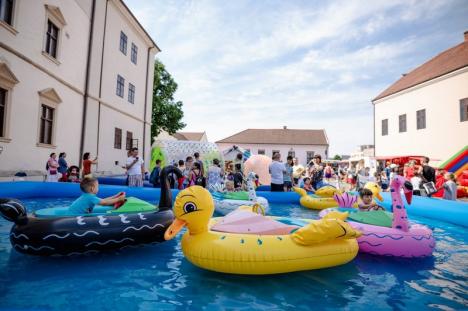 Festivalul fanteziei: Festivalul Copiilor aduce anul acesta în Cetate bufoni regali, bazine gonflabile, o pinata imensă şi spectacole de magie (FOTO)