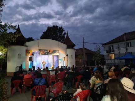 Un artist din Oradea s-a retras din muzică pe scena Festivalul de Folk din Parcul Bălcescu (FOTO / VIDEO)